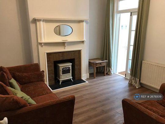 4 bedroom terraced house to rent - Photo 1