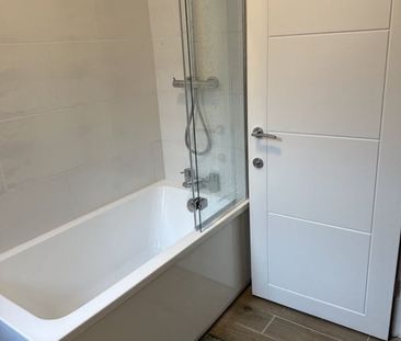 Room in a Shared House, Elmer Rd, SE6 - Photo 4