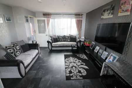 Lowland Close, Off Astral Way, Sutton - Photo 3
