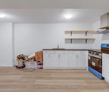 75 Hummingbird Street W #LOWER - Photo 3