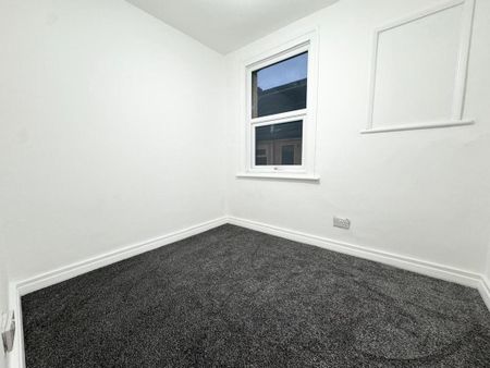 3 bedroom apartment to rent - Photo 4