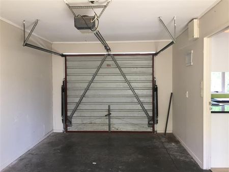 Private three bedroom - Photo 5