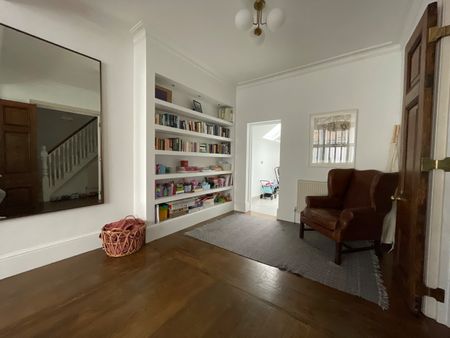 3 Bed Terraced House, London, SW6 - Photo 2