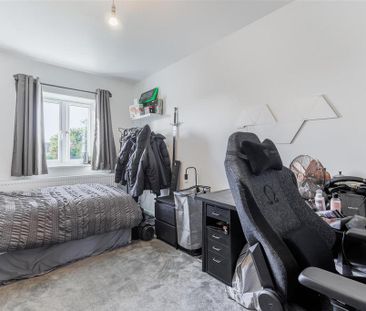 4 bedroom end of terrace house to rent - Photo 5