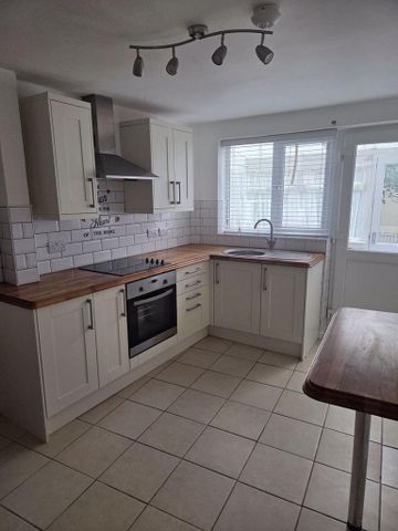 2 bedroom terraced house to rent - Photo 4