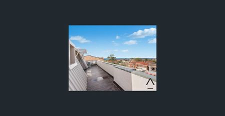 Executive Top-Floor Apartment with Ocean/District Views - Photo 4