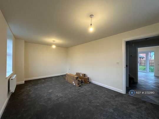 4 bedroom detached house to rent - Photo 1