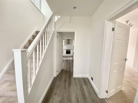 3 bedroom semi-detached house to rent - Photo 3