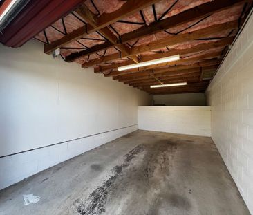 Stylish & Fully Renovated Gem Ã¢€“ Pet Friendly! - Photo 4