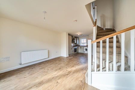 Ilex Drive,Fiddington Fields, Tewkesbury, Gloucestershire - Photo 3