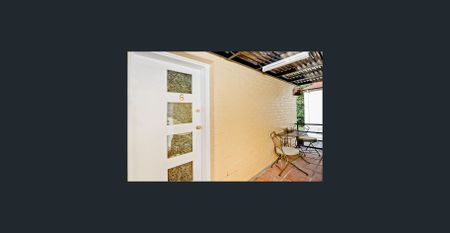 SEMI STYLE MODERNISED CHARACTER APARTMENT - Photo 2