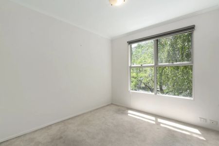 Unit 203/26 Queens Road, Melbourne. - Photo 2