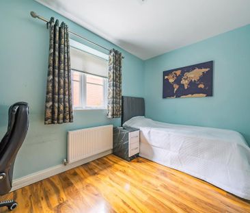 4 bedroom semi-detached house to rent - Photo 4