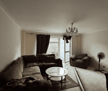 4 bedroom semi-detached house to rent - Photo 5