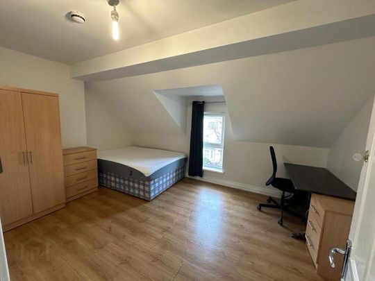 Room 1 To Let, 17b Rugby Avenue, Belfast, BT7 1RD - Photo 1