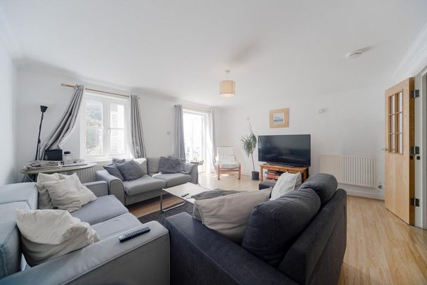 4 bedroom terraced house to rent - Photo 1