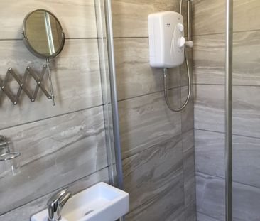 Spacious En-suite Room- Couples Welcome - Photo 5