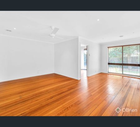 9 Norwich Street, Werribee, Vic 3030 - Photo 2