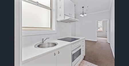 Prime inner-city location with excellent transport links - Photo 4