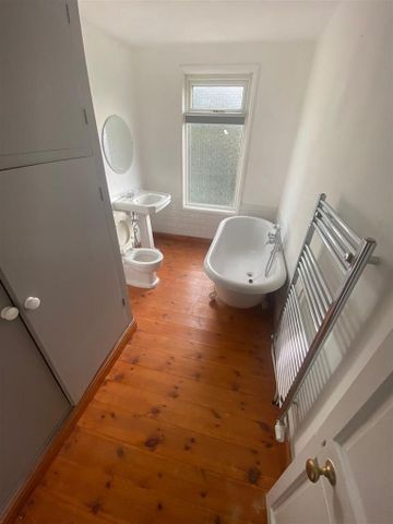 3 bedroom end of terrace house to rent - Photo 3