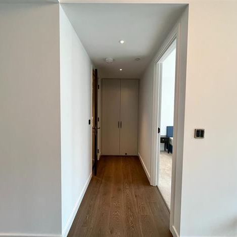 Apartment B, Carnation Way, London - Photo 1