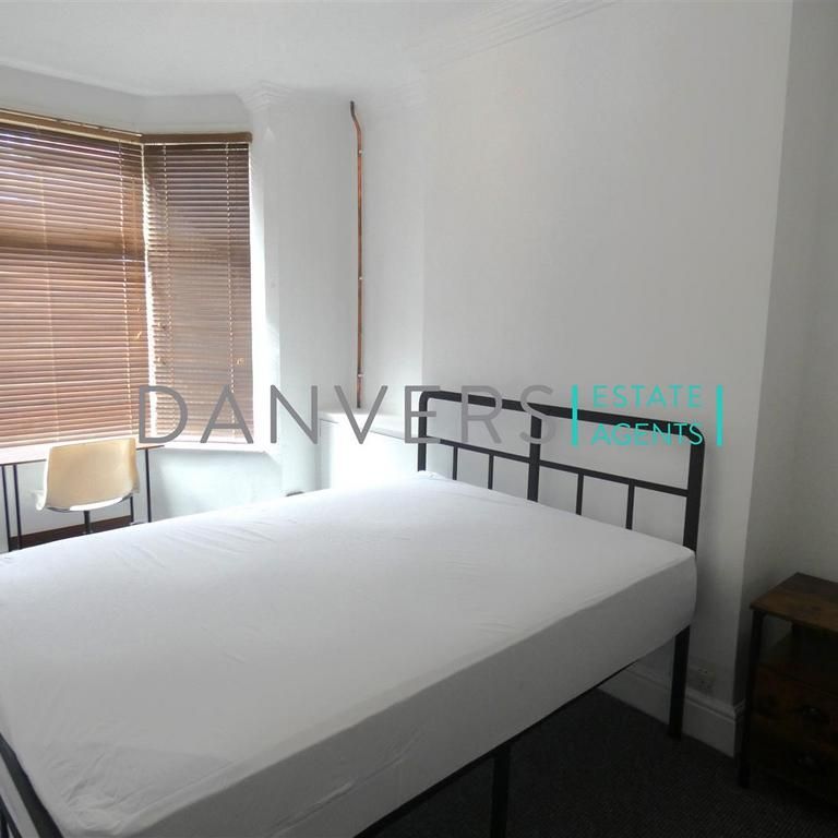 4 bedroom terraced house to rent - Photo 1