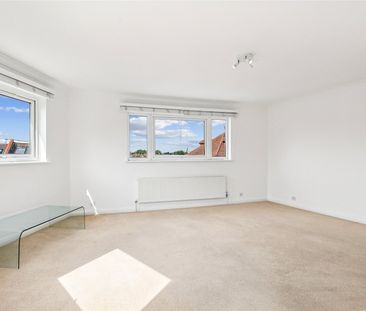 Crown Road, Twickenham, TW1 flat to rent - Photo 2