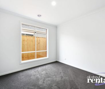Modern 3-Bed Family Home on Quiet Lotus Street, Pakenham - Photo 2