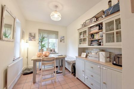 2 bedroom semi-detached house to rent - Photo 2