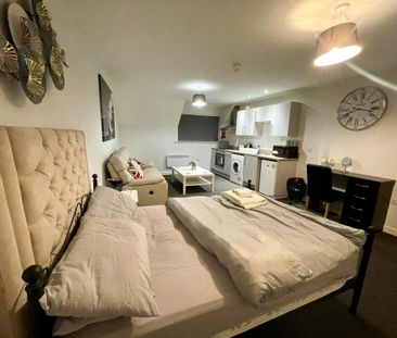 Studio to rent - Photo 1