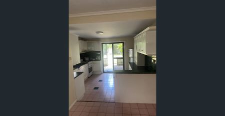 Charming 4 bedroom Family Home - Photo 4