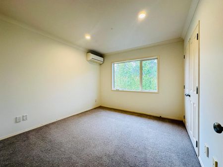 14B Bowling Avenue, Epsom – Renovated 5-Bedroom Standalone Home! - Photo 5