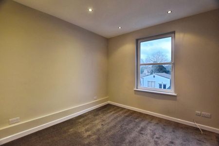 1 bedroom Flat To Let - Photo 2