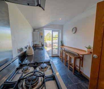 2 bedroom semi-detached house to rent - Photo 6