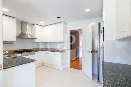 Luxury Flat for rent in Barcelona, Spain - Photo 2