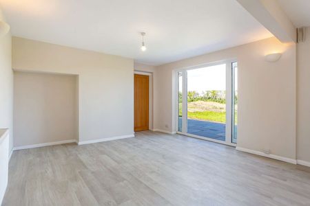 A beautifully refurbished cottage with far reaching views of the Hampshire countryside. *Please Note - We are aware that there is planning in the local vicinity https://pophamlogistics.co.uk - Photo 2