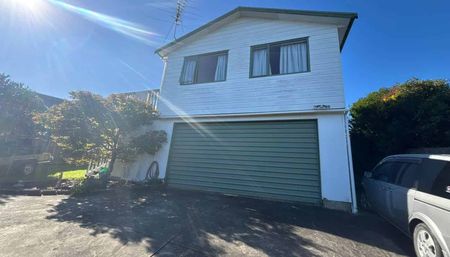 Four Bedroom Family Home - Photo 4