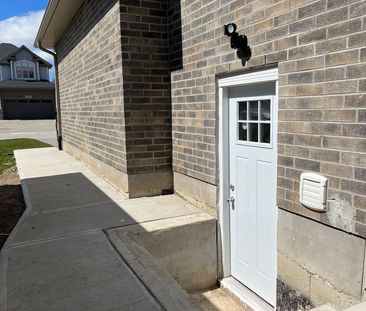 For Lease - 1573 Horseshoe Crescent Unit# Lower, London North, Ontario - Photo 2