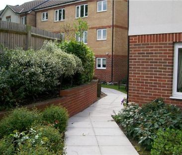 1 bedroom retirement property to rent - Photo 6