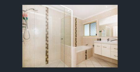 Family-Friendly Home with Spacious Living !!! - Photo 5