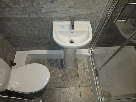 8 bedroom semi-detached house to rent - Photo 4