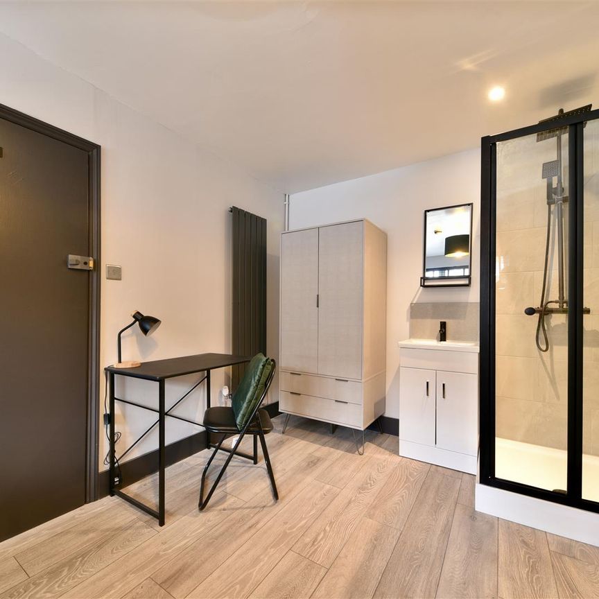 Victoria Close, Stevenage, SG1 - Photo 1