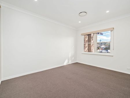 Townhouse In Convenience Location - Photo 3