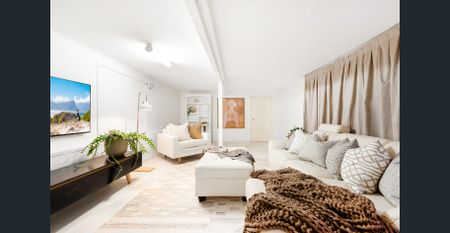 Private, Renovated Retreat in Prestigious Camp Hill Location - Photo 3