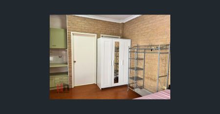 Room Available So Close To Garden City Shopping Centre! - Photo 4