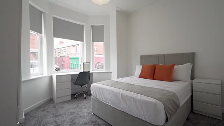 5 bedroom semi-detached house to rent - Photo 4