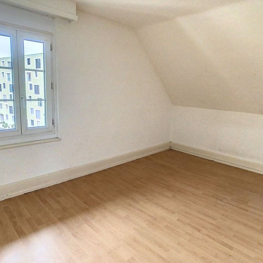 Super 4 pièces au coeur de la ville avec loyer très attractif ! - Photo 1