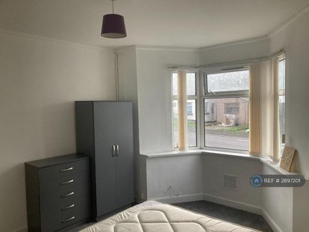 1 bedroom in a house share to rent - Photo 4
