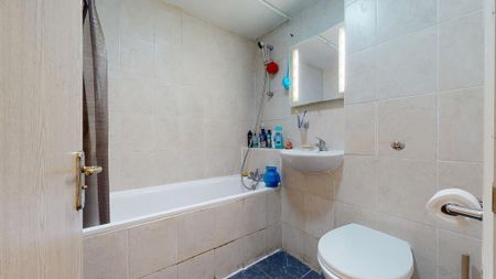 2 bedroom ground floor flat to rent - Photo 3