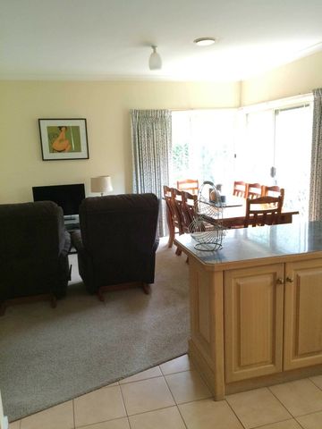 3 BEDROOM TOWNHOUSE 150M FROM LAKE WENDOUREE - Photo 4